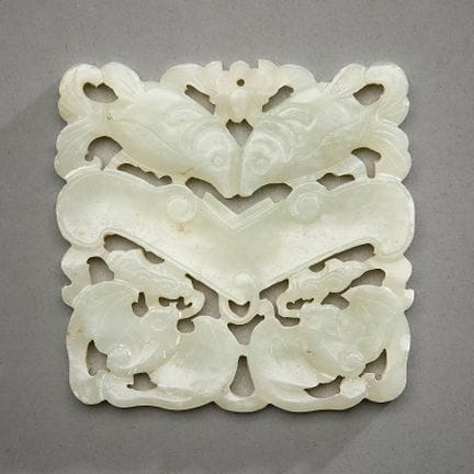 Plaque ou pendentif chinois en jade sculpté et ajo