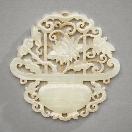Plaque chinoise en jade sculptée et ajourée représ