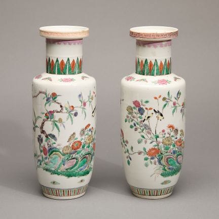 Paire de vases chinois en porcelaine « famille ver