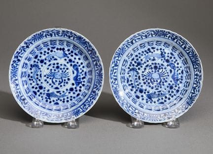 Coppia di piatti in porcellana cinese blu e bianca