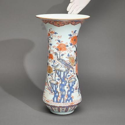Große chinesische Imari-Porzellanvase in Becherfor