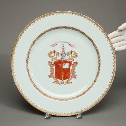 Assiette d'apparat en porcelaine chinoise d'export