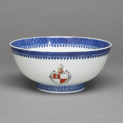Petit bol chinois en porcelaine armoriée destiné à