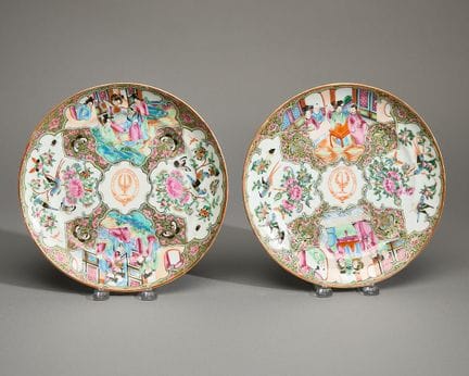 Deux assiettes héraldiques chinoises de la « famil