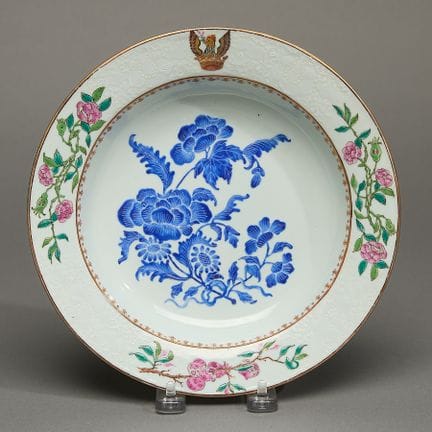Assiette à soupe chinoise de style « famille rose 