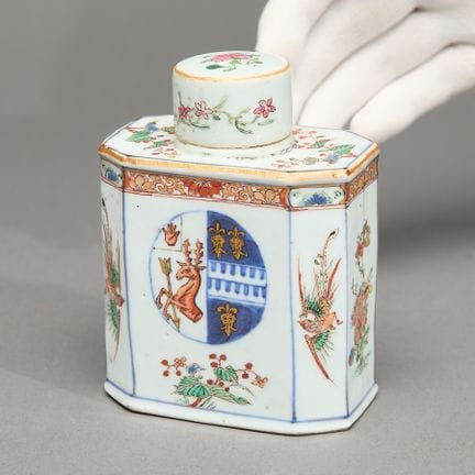 Boîte à thé chinoise ancienne en porcelaine armori