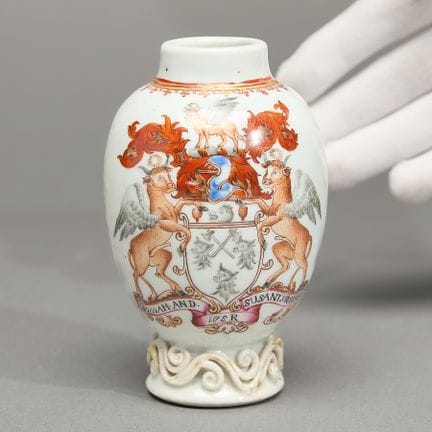 Boîte à thé chinoise en porcelaine armoriée destin