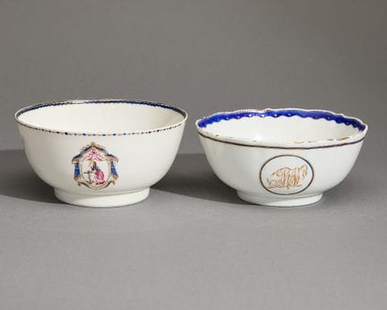 Lot de deux bols en porcelaine chinois destinés au