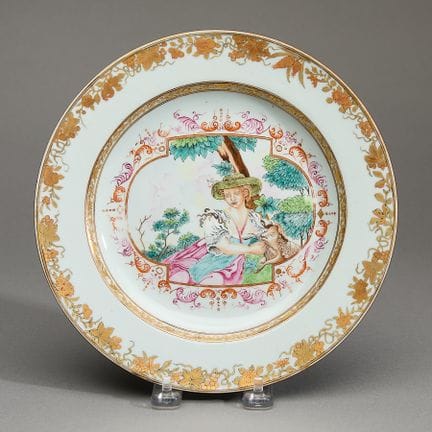 Assiette en porcelaine chinoise de style « famille