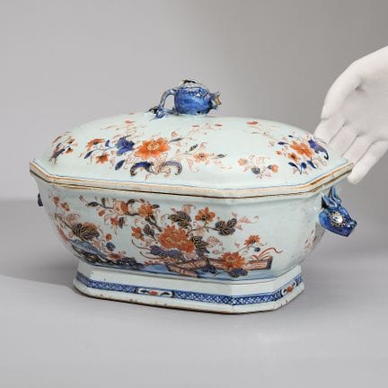 Soupière et couvercle en porcelaine Imari destinée