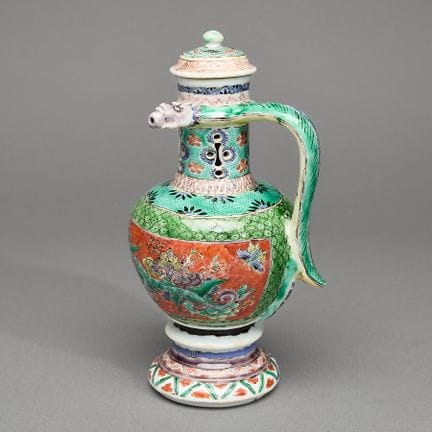 Très rare cruche-puzzle chinoise de type « famille