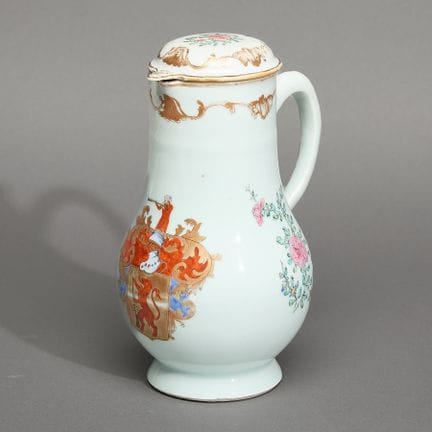 Cruche balustre en porcelaine « famille rose » chi
