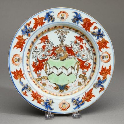 Assiette chinoise ancienne en porcelaine armoriée 