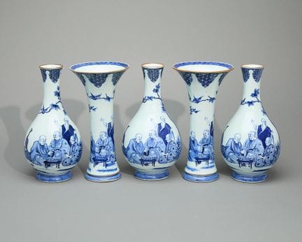 Ensemble de cinq pièces d'une rare garniture de po
