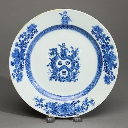 Assiette chinoise en porcelaine aux armoiries, des