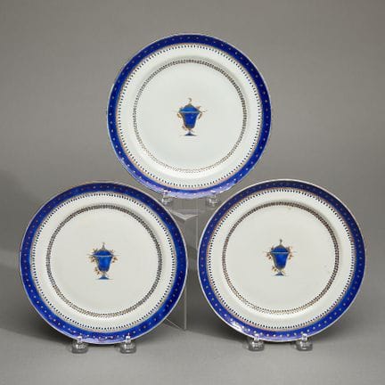 Ensemble de trois assiettes en porcelaine chinoise