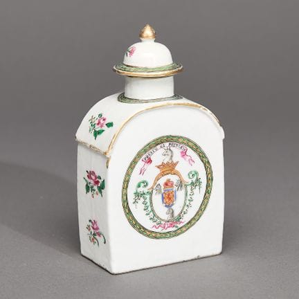 Boîte à thé chinoise en porcelaine armoriée destin