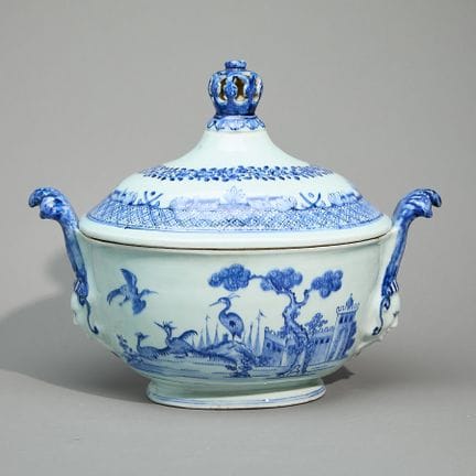 Seltene chinesische Suppenterrine aus blau-weißem 