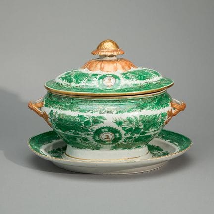 Soupière héraldique en porcelaine chinoise d'expor