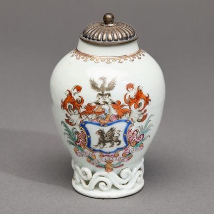 Boîte à thé chinoise en porcelaine décorée d’armoi