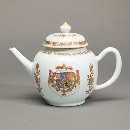 Théière chinoise en porcelaine aux armoiries, dest