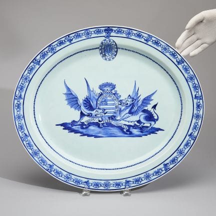 Très grand plat chinois de porcelaine bleue et bla