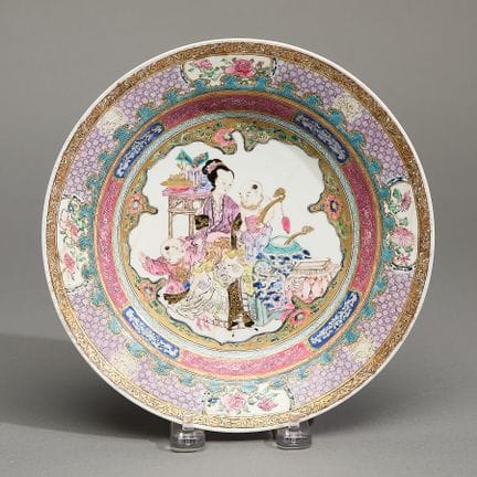 Assiette à soupe chinoise de type « famille rose »