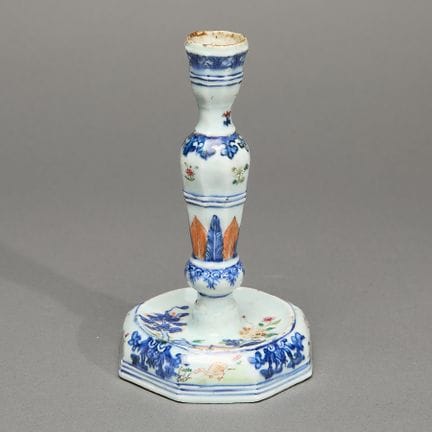 Bougeoir en porcelaine Imari « famille rose » dest