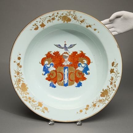 Grande cuvette chinoise en porcelaine armoriée des