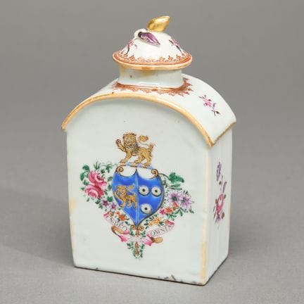 Boîte à thé héraldique en porcelaine chinoise d'ex