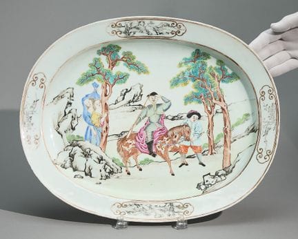 Grand plat ovale rare en porcelaine chinoise d’exp