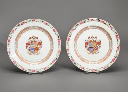 Paire de bassines chinoises en porcelaine aux armo