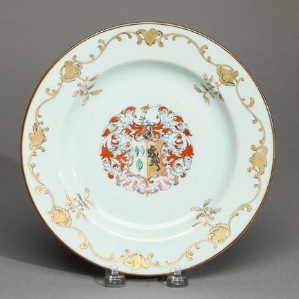 Assiette en porcelaine chinoise d'exportation aux 