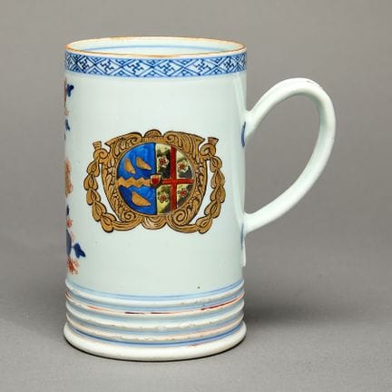 Tasse chinoise ancienne en porcelaine armoriée des