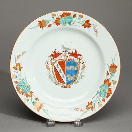 Assiette chinoise en porcelaine armoriée « Imari »