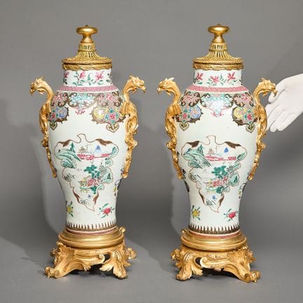 Paire de vaisselle en porcelaine « famille rose » 