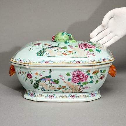 Soupière et couvercle en porcelaine « famille rose