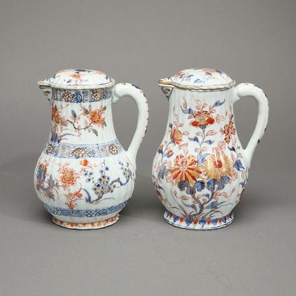 Ensemble de deux cruches en porcelaine Imari desti