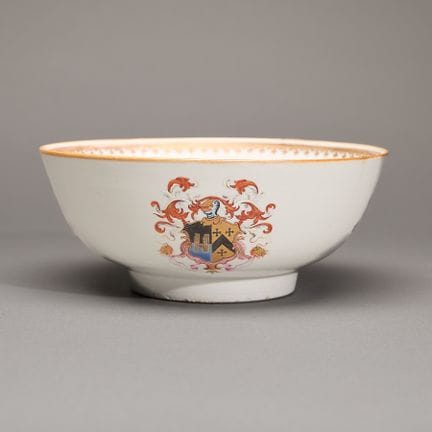 Bol à punch chinois en porcelaine armoriée destiné