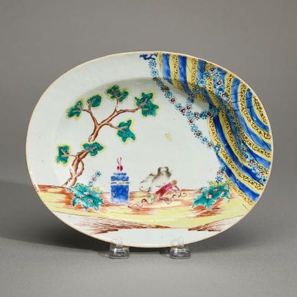 Petit plateau en porcelaine chinoise d'exportation