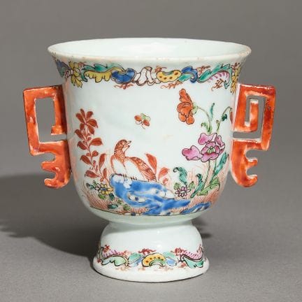 Tasse chinoise en porcelaine « famille rose » à de