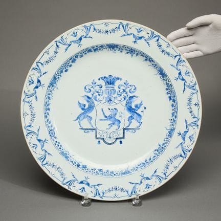 Plat de service en porcelaine chinoise à motifs hé