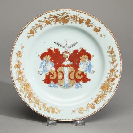 Assiette chinoise en porcelaine à armoiries destin