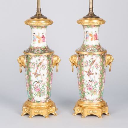 Paire de vases chinois « famille rose » destinés à