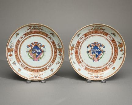 Paire de soucoupes chinoises en porcelaine à armoi