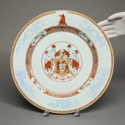Assiette d'apparat en porcelaine chinoise d'export