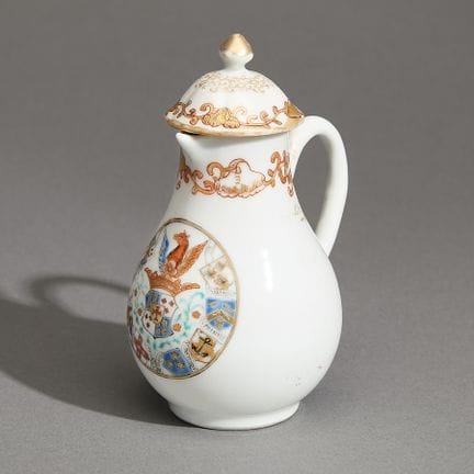 Pot à crème en porcelaine chinoise décorée d'armoi