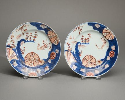 Ein Paar chinesischer Imari-Exportporzellanteller,