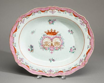 Plat de mariage ou support de soupière en porcelai