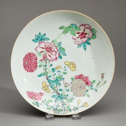 Soucoupe en porcelaine « famille rose » destinée à